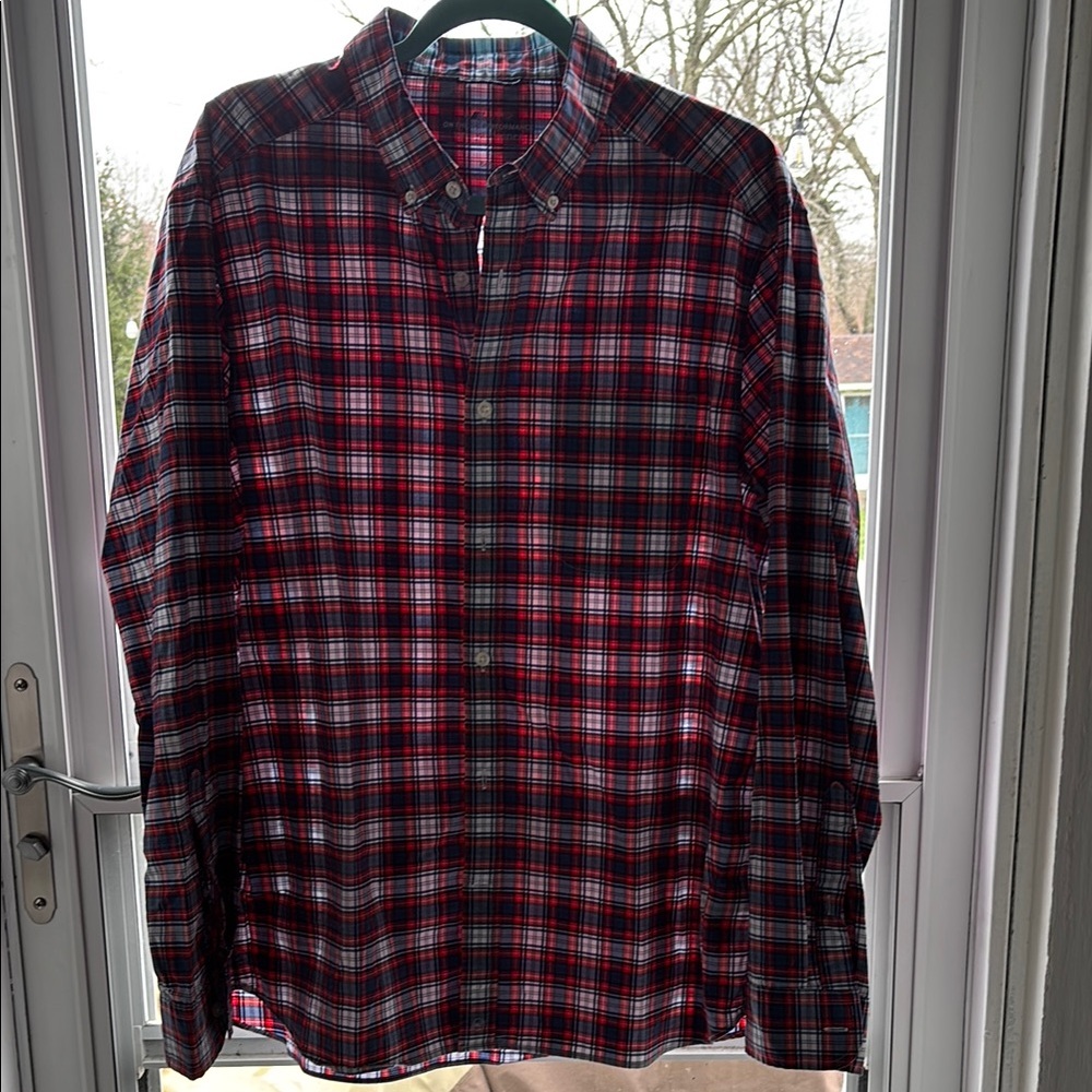 Vineyard Vines On the Go Performance plaid shirt